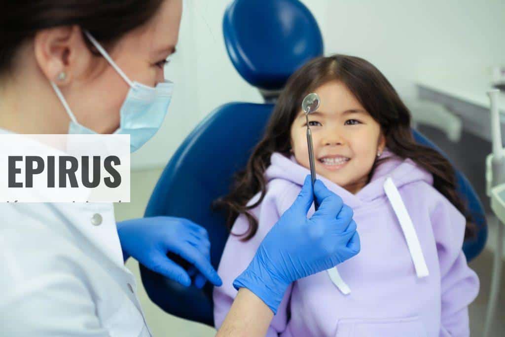 Niña en el dentista