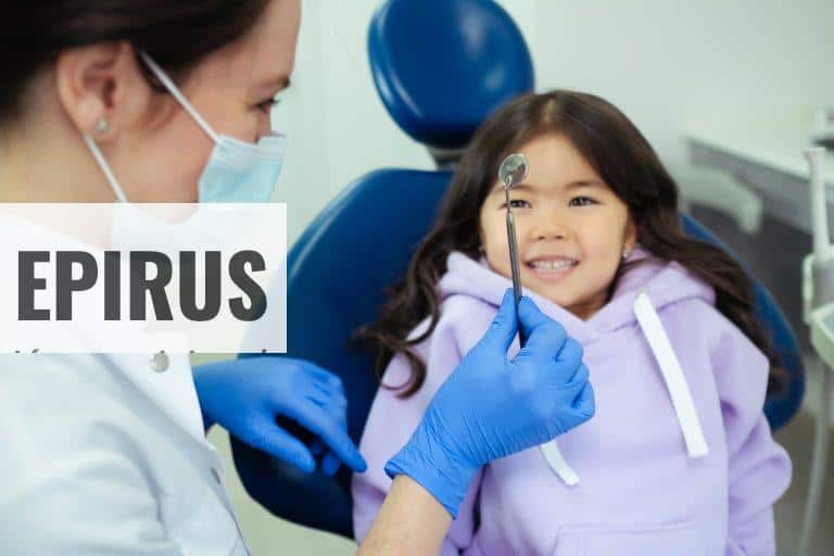 Niña en el dentista